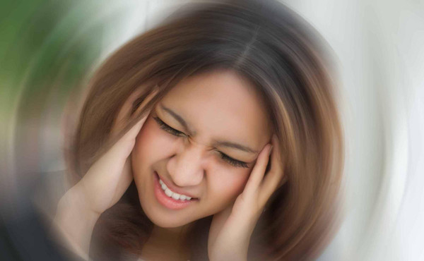 Ngoài ra, chị em nên hết sức chú ý đến các dấu hiệu thận yếu như tính tình bất định, dễ mất bình tĩnh. Nếu không được điều chỉnh kịp thời, mất ngủ cùng việc khó kiểm soát cảm xúc dễ khiến chị em đối diện các vấn đề sức khỏe tâm thần.