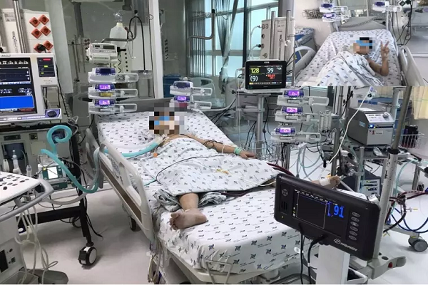 Sot 2 ngay, benh nhi COVID-19 suyt tu vong vi bien chung vao tim