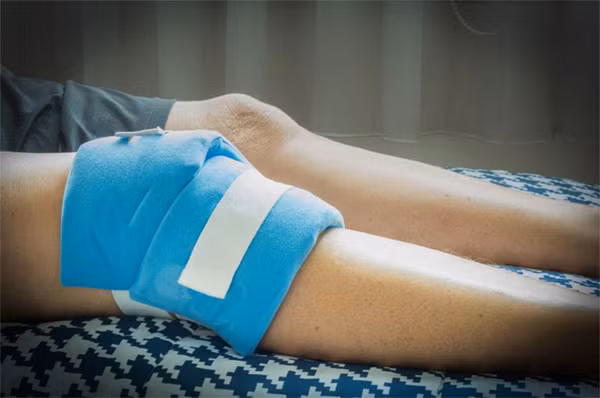 Chân là nơi xa tim nhất, đường đi của máu dài nhất khiến việc cung cấp nhiệt lượng sẽ kém hơn. Có thể nói, lý do chân lạnh bắt nguồn từ việc khí huyết kém lưu thông.