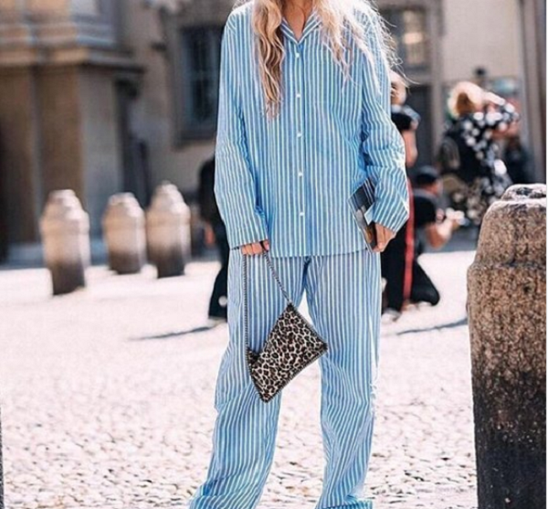 Điều khiến bộ đồ ngủ này đặc biệt là nó được xếp chung với những thiết kế thời trang cao cấp, sản xuất bởi “vua hàng hiệu” D&amp;G. So với các mẫu đồ ngủ bình dân, sản phẩm của D&amp;G còn không được đánh giá cao bởi họa tiết kẻ sọc có phần tương tự áo tù.