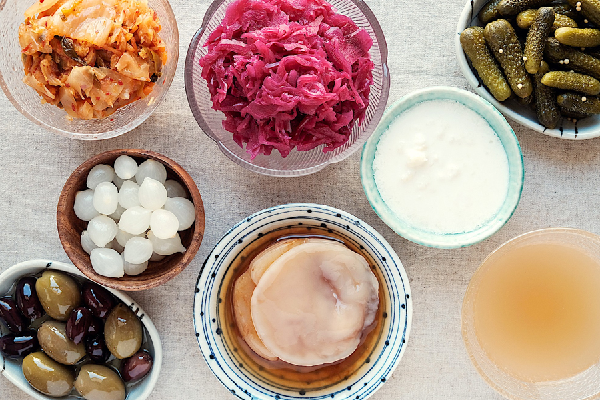 Probiotics. Các loại thực phẩm như sữa đông, dưa cải bắp, sữa bơ,… sẽ giúp đường ruột khỏe mạnh, từ đó sẽ hỗ trợ hệ thống miễn dịch của bạn. (Ảnh minh họa: manofmany.com)