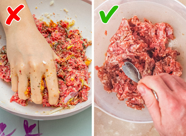 Trộn thịt xay quá kỹ. Trộn quá kĩ dễ khiến thịt tiết nước, khiến món ăn khô, hương vị không hấp dẫn. Không chỉ trộn với gia vị, làm thịt viên cũng không nên dùng lực quá nhiều. Bạn chỉ cần dùng tay ve nhẹ để tạo hình viên là được.