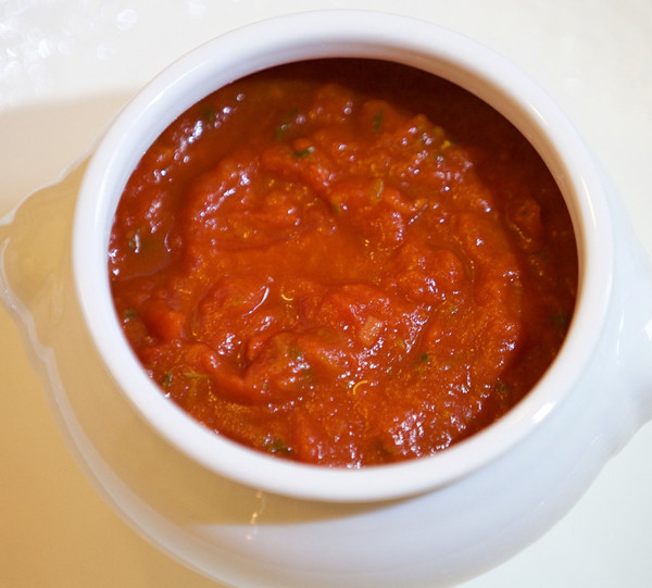 Kích thước tiêu xay không phù hợp món ăn. Kích thước của hạt tiêu ảnh hưởng trực tiếp đến độ cay của chúng. Cụ thể, tiêu xay mịn sẽ thấm đều nguyên liệu, mang đến cảm giác cay nhẹ, mùi thơm cho món ăn, thích hợp làm nước sốt.