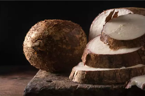 Sắn. Sắn rất giàu vitamin và khoáng chất, nhưng loại củ này cũng chứa các chất hóa học có thể chuyển thành cyanide nếu ăn sống. (Ảnh: Times of India)