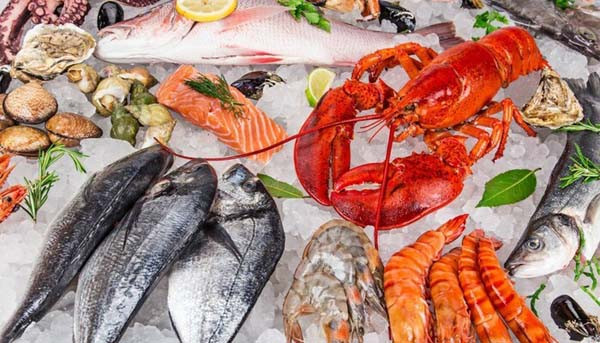 Tuy vậy, bạn nên cân nhắc khi mua hải sản đông lạnh giảm giá. Nhiều sản phẩm có thể được tích trữ trước đó rất lâu, ảnh hưởng chất lượng lẫn độ tươi ngon mà bạn khó có thể phát hiện.