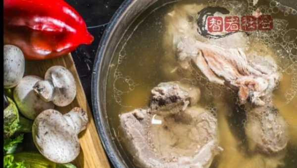 Từ thực tế ăn uống thiếu dưỡng chất, nhiều người nỗ lực bổ sung canxi bằng cách dùng nước hầm xương. Tuy nhiên, chuyên gia cho rằng cách này không hiệu quả.