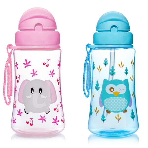 Sau một tháng đi học, con gái thường xuyên bị tiêu chảy nên Tiểu Chu đưa đến viện khám. Bác sĩ cho biết bệnh nhân bị viêm dạ dày ruột cấp. Điều này khiến Tiểu Chu rất băn khoăn bởi chế độ ăn, sinh hoạt hàng ngày của trẻ khi đi học không khác nhiều so với thời điểm ở nhà. Đúng lúc đó, con gái nói khát nước nên Tiểu Chu lấy chiếc bình quen thuộc cho bé uống. Nhìn thấy cảnh này, bác sĩ đề nghị Tiểu Chu tháo rời chiếc bình để kiểm tra.