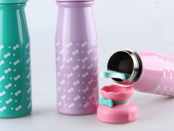 Ngoài vấn đề vệ sinh, sử dụng bình uống nước, bình giữ nhiệt còn cần chú ý loại đồ uống bên trong. Các loại bình này không thích hợp đựng đồ uống có hàm lượng đạm cao như sữa, sữa đậu nành hay nước trái cây. Chúng dễ bị biến chất trong môi trường kín, giữ nhiệt.