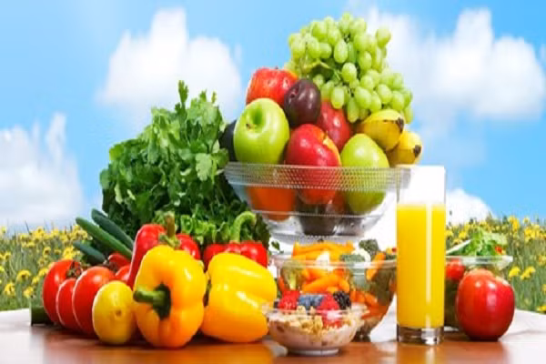 Tiến sĩ Siddhant Bhargava, nhà khoa học về thể dục và dinh dưỡng, đã chia sẻ những thực phẩm hàng đầu nên có trong chế độ ăn uống mùa hè để giải nhiệt và ngăn chặn các vấn đề sức khỏe. (Ảnh: Vinanet)