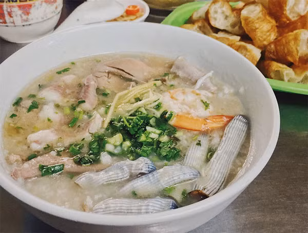 Giá trị dinh dưỡng cao khiến sá sùng được xem là nguyên liệu quý để chế biến món bồi bổ cho sản phụ, trẻ nhỏ.