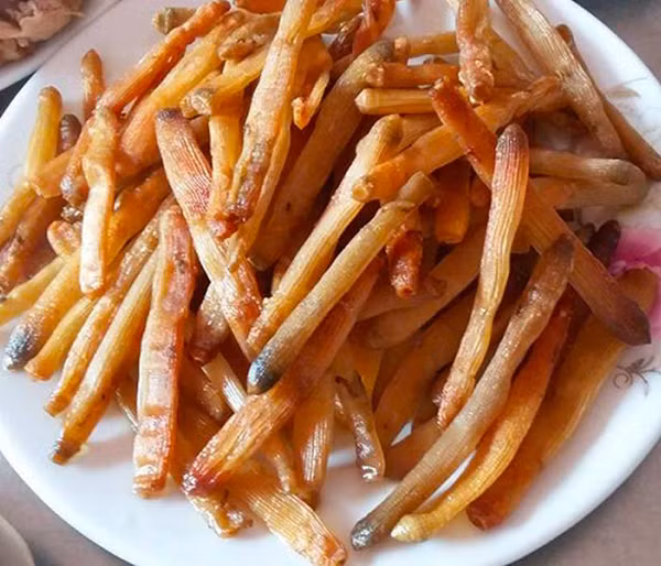 Được ví như “thần dược phòng the” cùng sự khan hiếm, dễ hiểu vì sao sá sùng có giá đắt đỏ vẫn được nhiều người lùng mua.