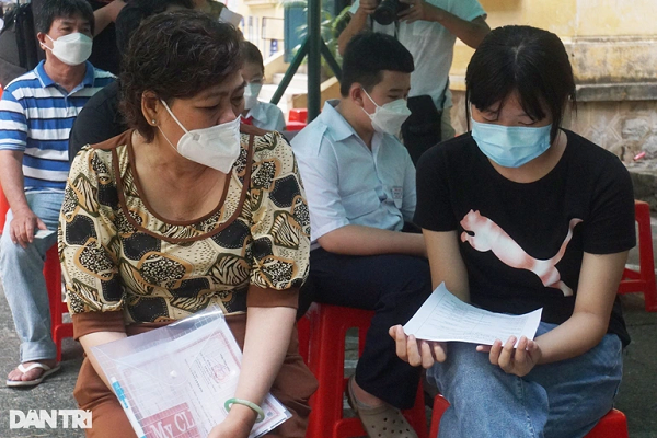 Phat hien dau hieu nay, tre 5-11 tuoi can den vien sau tiem vac xin-Hinh-2