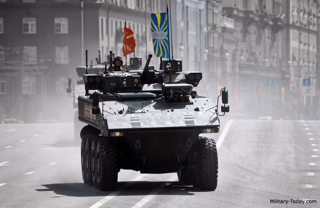  Xe bọc thép Bumerang được coi là một trong những phương tiện cơ giới chiến đấu tiên tiến nhất, một sự phát triển vượt bậc của nền công nghiệp quốc phòng Nga. Tuy nhiên, ưu điểm nổi bật nhất trên Bumerang hóa ra đã có trên các dòng xe bọc thép của phương Tây từ hàng chục năm qua.