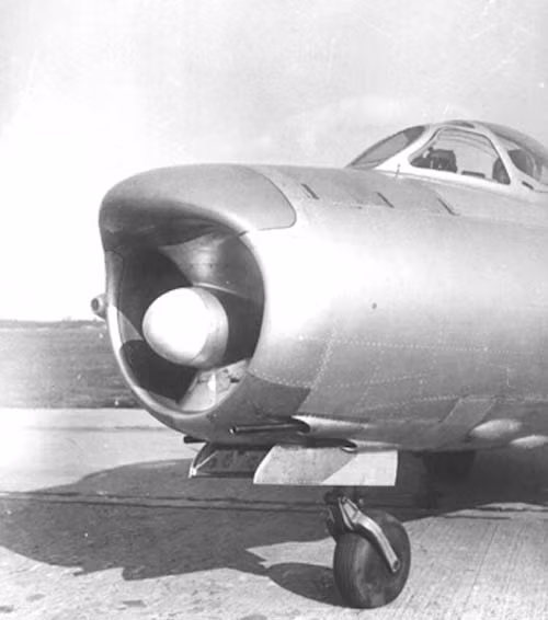 Về phần radar Izumrud trên MiG-17PF đột nhiên mất mục tiêu, sau này Lâm Văn Lích cho biết, có thể do hai máy bay địch bay sát nhau nên tính năng radar không cho phép bắt tốt cả hai, hoặc trên máy bay Mỹ có thiết bị gây nhiễu. Một khả năng nữa có thể kể đến là viên phi công AD-6 đã thay đổi độ cao và hướng bay đột ngột nên radar mất mục tiêu. 