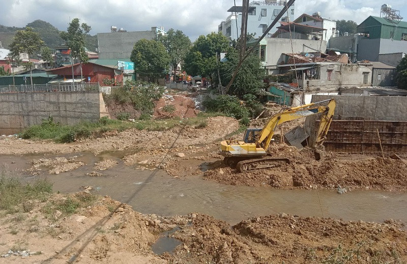 Ke Nam La Son La cham tien do: Chu dau tu “da bong