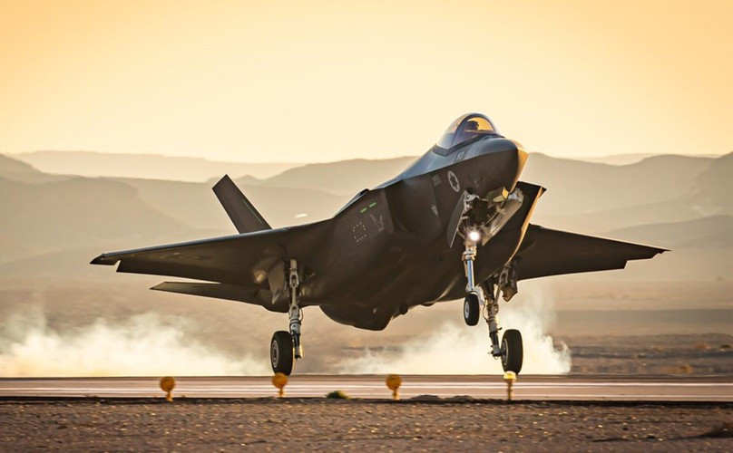 Chỉ sau khi loạt bom và tên lửa đầu tiên được máy bay Israel trút xuống thì phòng không Syria mới có phản ứng, tuy nhiên vẫn là quá muộn và tiêm kích đối phương đã rút lui an toàn.