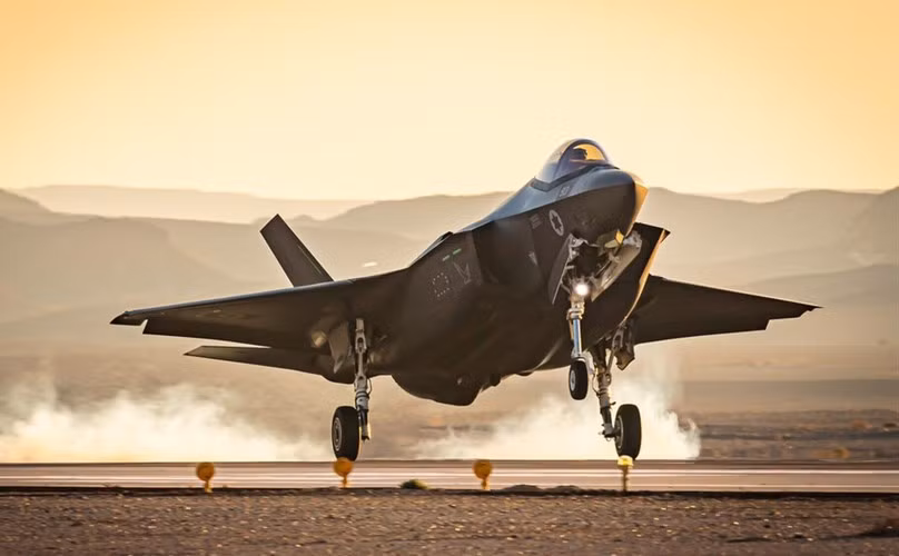 Chỉ sau khi loạt bom và tên lửa đầu tiên được máy bay Israel trút xuống thì phòng không Syria mới có phản ứng, tuy nhiên vẫn là quá muộn và tiêm kích đối phương đã rút lui an toàn.