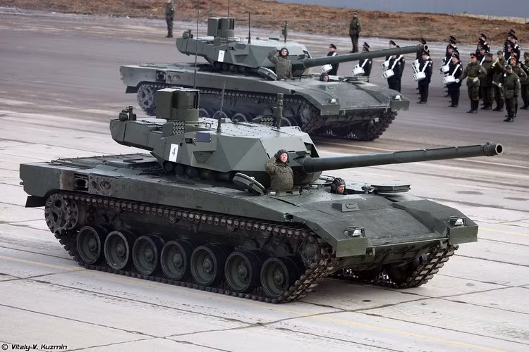 Ngoài ra còn có nghi ngờ về phát biểu của ông Manturov rằng xe tăng T-14 Armata chỉ được đưa tới Syria để phục vụ công tác truyền thông, Moskva sẽ không mạo hiểm đưa nó ra tiền tuyến, thể hiện qua việc chưa có bất cứ bức ảnh nào chứng minh.
