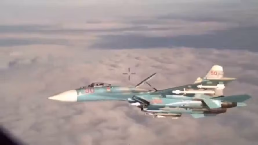 Mặc dù hiện tại Bộ Quốc phòng Nga chưa chính thức lên tiếng về cáo buộc của Hải quân Mỹ, tuy nhiên các phi công lái chiến đấu cơ của Moskva vẫn nổi tiếng là rất hay thực hiện thao tác tương tự.