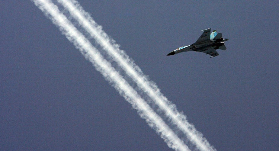 Hành động này tiềm ẩn rất nhiều rủi ro, bởi đã ghi nhận không ít lần tiêm kích Liên Xô/Nga gặp sự cố đáng tiếc trong các phi vụ đánh chặn máy bay và tàu chiến đối phương.