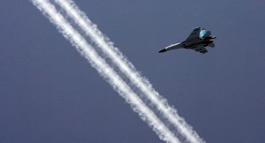 Hành động này tiềm ẩn rất nhiều rủi ro, bởi đã ghi nhận không ít lần tiêm kích Liên Xô/Nga gặp sự cố đáng tiếc trong các phi vụ đánh chặn máy bay và tàu chiến đối phương.