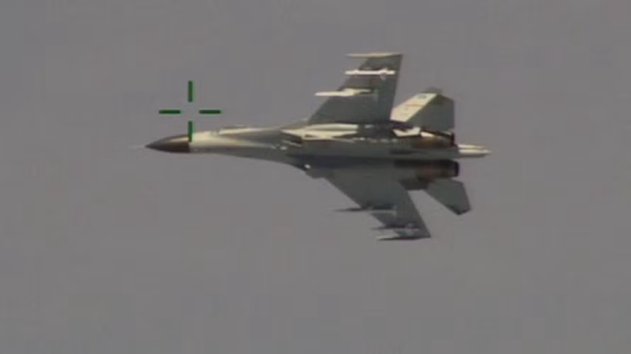 Đó là hiện tại, còn trong quá khứ đã có ít nhất 2 lần các phi công quân sự Liên Xô hực hiện những động tác nguy hiểm trong lúc làm nhiệm vụ.