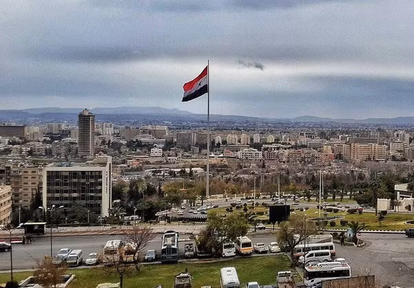 Theo phóng viên FARS, cuộc sống ở Damascus sau chiến thắng Palmyra có nét gì đó vui vẻ hơn. Người dân dường như tin tưởng hơn vào một chiến thắng không xa trong tương lai của Quân đội Syria và các lực lượng đồng minh trong cuộc chiến chống khủng bố.