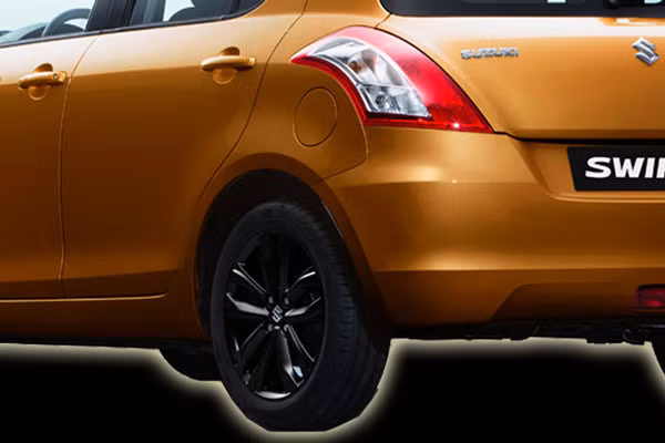 Bộ la-zăng 5 chấu làm bằng hợp kim kích thước16 inch, nóc xe được sơn phủ màu đen nhằm tạo nên điểm nhấn riêng biệt.