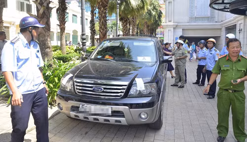 Hang loat oto bien xanh bi xu phat o trung tam Sai Gon-Hinh-2