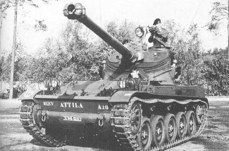 AMX-13-75 (hay còn được gọi là AMX-13 Model 51 hoặc AMX-51) được coi là biến thể của dòng xe tăng hạng nhẹ AMX-13, được sản xuất hàng loạt số lượng lớn. Con số 75 có nghĩa là nó trang bị pháo chính 75mm FL-10 được thiết kế dựa trên pháo L/71 Panther của Đức.