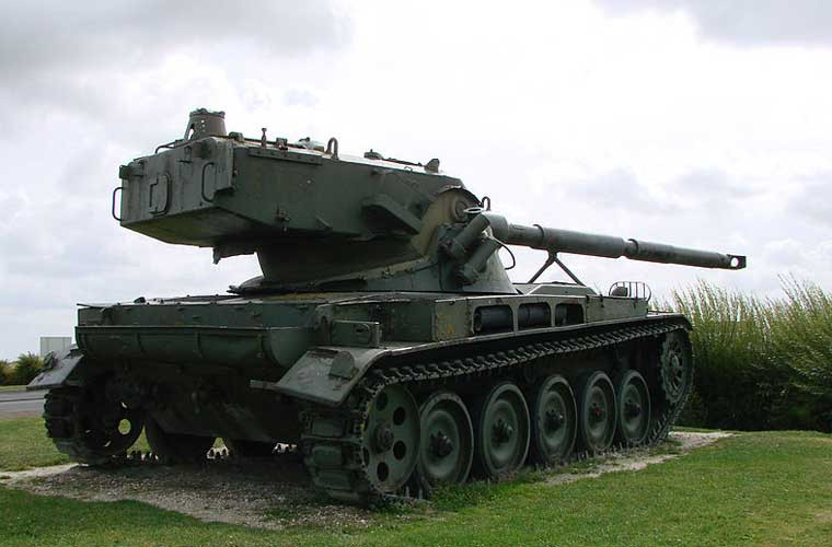 Xe được trang bị động cơ xăng 8Gxb làm mát bằng nước, công suất 250 mã lực nhưng nhờ trọng lượng nhẹ nên xe đạt tốc độ cao tới 60km/h, tầm hoạt động 400km.