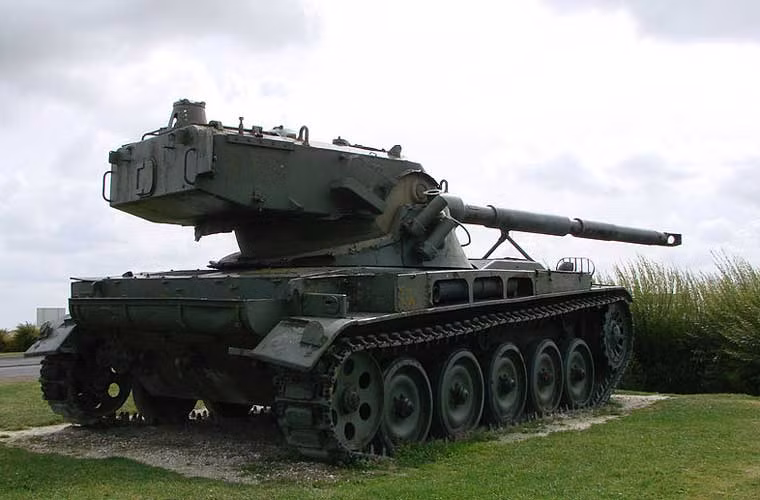 Xe được trang bị động cơ xăng 8Gxb làm mát bằng nước, công suất 250 mã lực nhưng nhờ trọng lượng nhẹ nên xe đạt tốc độ cao tới 60km/h, tầm hoạt động 400km.