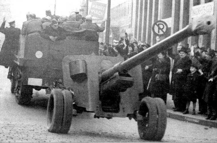 Pháo chống tăng BS-3 100mm được Liên Xô phát triển ở thời điểm cuối cuộc Chiến tranh Thế giới thứ 2 nhằm chống lại xe tăng mới của phát xít Đức Tiger II – “con quái vật” thép mà pháo chống tăng 76,2mm F-22 hay Zis-3 của Hồng quân hoàn toàn bất lực. Pháo chính thức xuất hiện trong Hồng quân từ tháng 5/1944, khoảng 400 khẩu được bàn giao tính tới cuối chiến tranh.