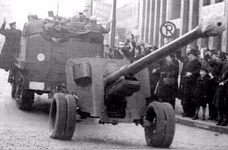 Pháo chống tăng BS-3 100mm được Liên Xô phát triển ở thời điểm cuối cuộc Chiến tranh Thế giới thứ 2 nhằm chống lại xe tăng mới của phát xít Đức Tiger II – “con quái vật” thép mà pháo chống tăng 76,2mm F-22 hay Zis-3 của Hồng quân hoàn toàn bất lực. Pháo chính thức xuất hiện trong Hồng quân từ tháng 5/1944, khoảng 400 khẩu được bàn giao tính tới cuối chiến tranh.