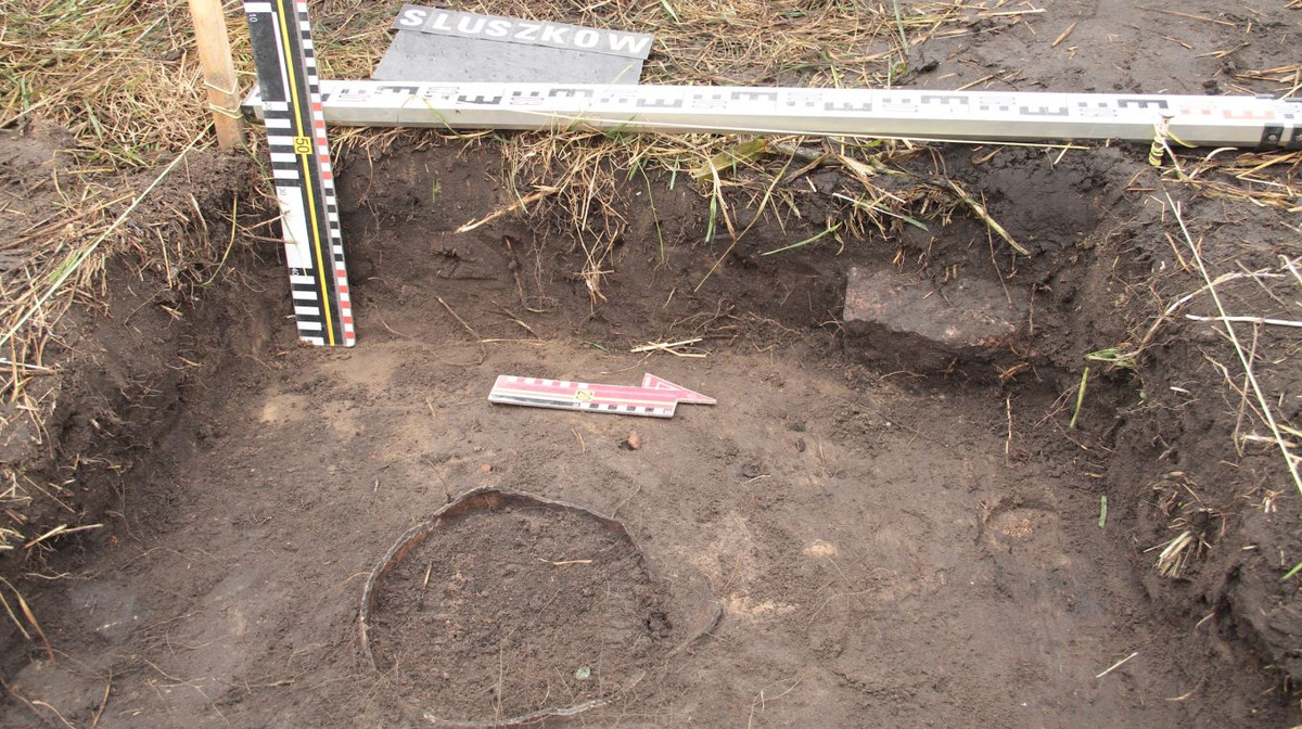 Việc tìm thấy kho báu giá trị tại Słuszków cho thấy ngôi làng này có thể đóng vai trò quan trọng trong lịch sử mà giới khoa học chưa biết đến. Vì vậy, các chuyên gia tiến hành những nghiên cứu sâu hơn để giải mã bí ẩn về kho báu này.