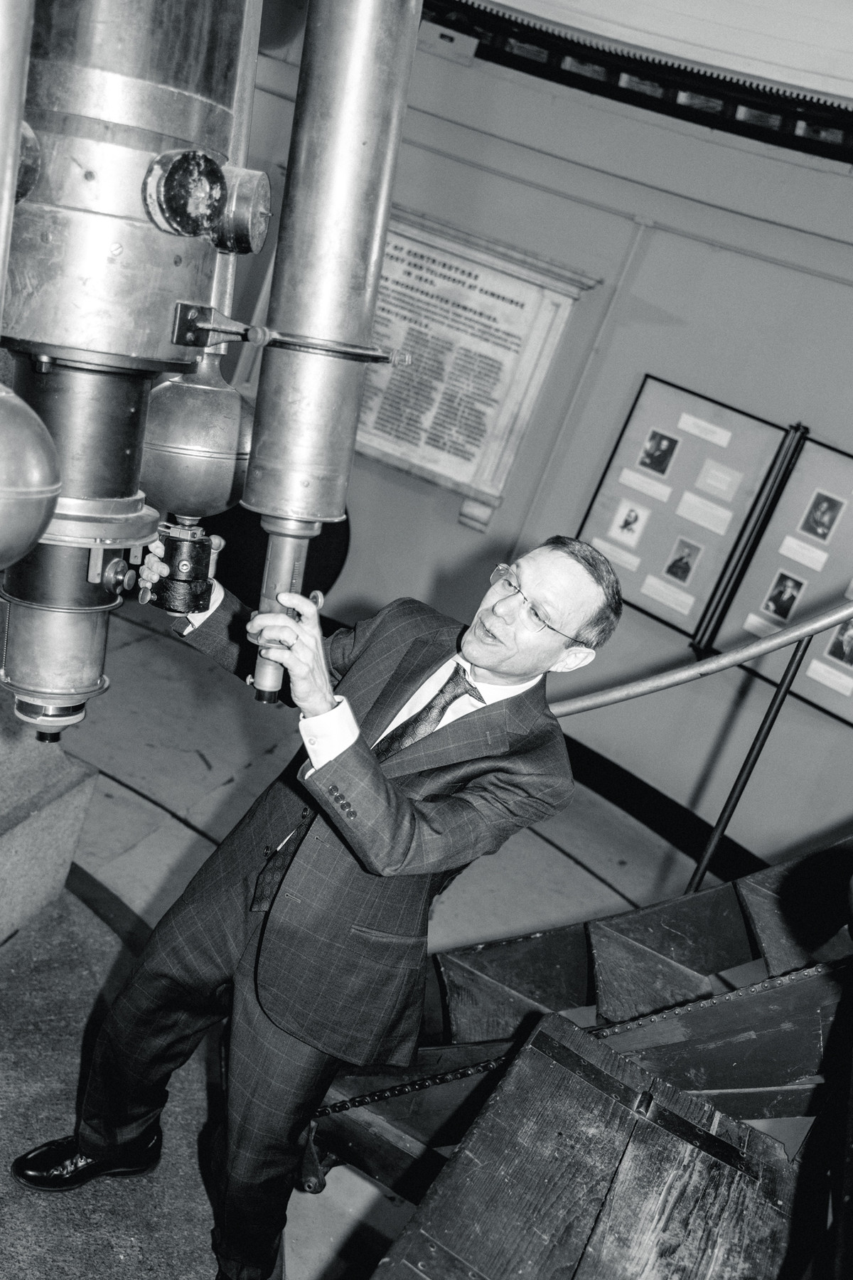 Ông Loeb cho hay hướng đi của vật thể bị lệch so với tính toán của các nhà khoa học. Điều này có nghĩa vật thể lạ của người ngoài hành tinh bị đẩy bởi một lực ngoài trọng lực Mặt Trời.