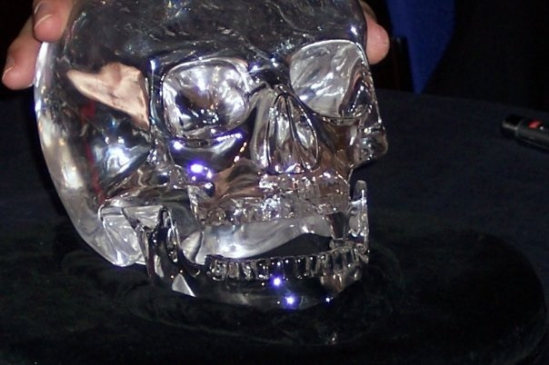 Những hộp sọ pha lê bí ẩn khiến giới chuyên gia tò mò vì nó được người xưa chế tác vô cùng hoàn hảo. Điều này khiến các nhà khoa học tò mò ai là người tạo ra chúng và mục đích của họ là gì.