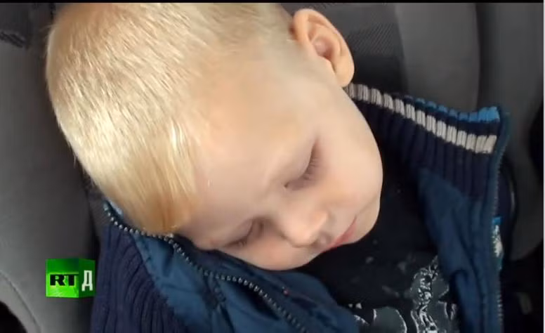 Các y bác sĩ cùng các chuyên gia tiến hành một số nghiên cứu, điều tra nhưng chưa thể tìm ra nguyên nhân chính xác khiến một số người dân ngủ li bì suốt nhiều ngày.