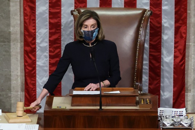 Theo đó, ngày 13/1, Hạ viện Mỹ tiến hành phiên tranh luận và bỏ phiếu thông qua nghị quyết luận tội ông Donald Trump với cáo buộc ông “xúi giục bạo loạn” vào Đồi Capitol hôm 6/1 và là mối đe dọa đối với an ninh quốc gia và nền dân chủ.