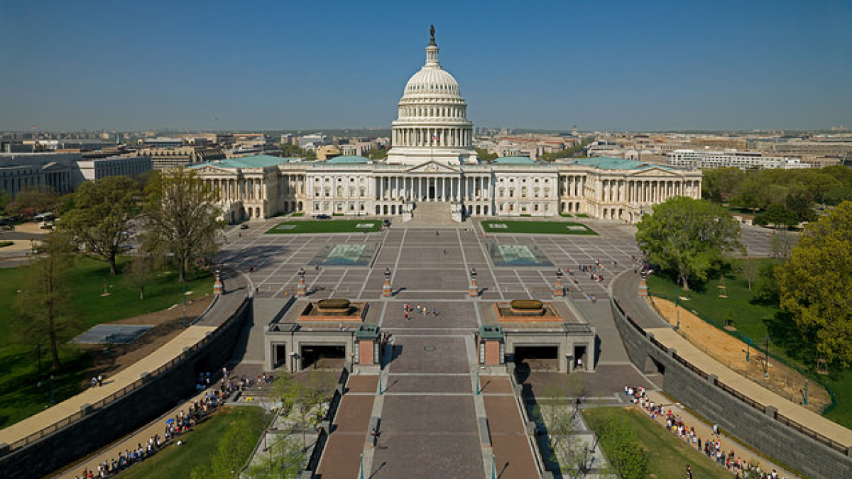 Bốn thành viên của PRNP gồm: Lolita Lebron, Rafael Miranda, Andres Cordero và Irving Rodriguez vừa bắn súng vừa hô khẩu hiệu “Độc lập cho Puerto Rico”. Khi ấy, Hạ viện Mỹ đang họp phiên toàn thể để thảo luận và biểu quyết thông qua một đạo luật nhập cư.