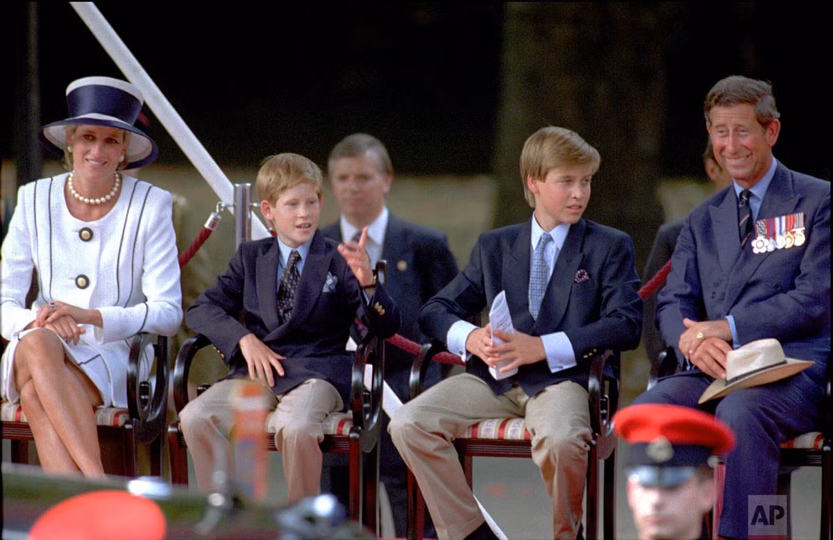 Vì vậy, Hoàng tử William trở thành người thừa ghế ngai vàng đầu tiên trong lịch sử nước Anh học ở trường công.