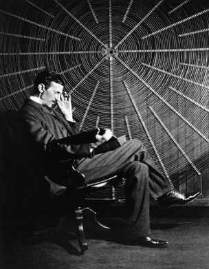 Trong số các nhà khoa học nổi tiếng, Nikola Tesla (1856 - 1943) đạt được nhiều thành tựu quan trọng, đóng góp lớn trong tiến trình phát triển của nhân loại.
