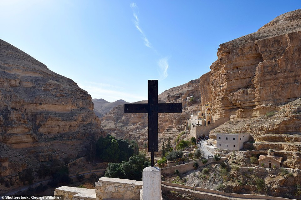 Hang động, nhà thờ Thánh Elijah và tháp chuông được xây thêm vào những năm 1950 cũng là các địa điểm tham quan ở đây. Thêm vào đó, du khách có thể tìm hiểu di tích các tu sĩ cư trú đã bị giết trong cuộc đột kích của Ba Tư hàng thế kỷ trước.