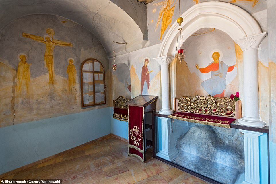 Một bức bích họa trong tu viện Monastery of the Temptation. Nơi đây được phát triển từ một nhà nguyện được xây dựng vào thế kỷ thứ 4.