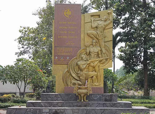 Chiến khu Đ là căn cứ quân sự ở miền Đông Nam Bộ, có vai trò quan trọng trong cuộc kháng chiến cứu nước. Tại Bình Dương, chiến khu Đ được thành lập vào tháng 2/1946, bao gồm 5 xã: Tân Hòa, Mỹ Lộc, Tân Tịch, Thường Lang, Lạc An (nay thuộc thị xã Tân Uyên, tỉnh Bình Dương).