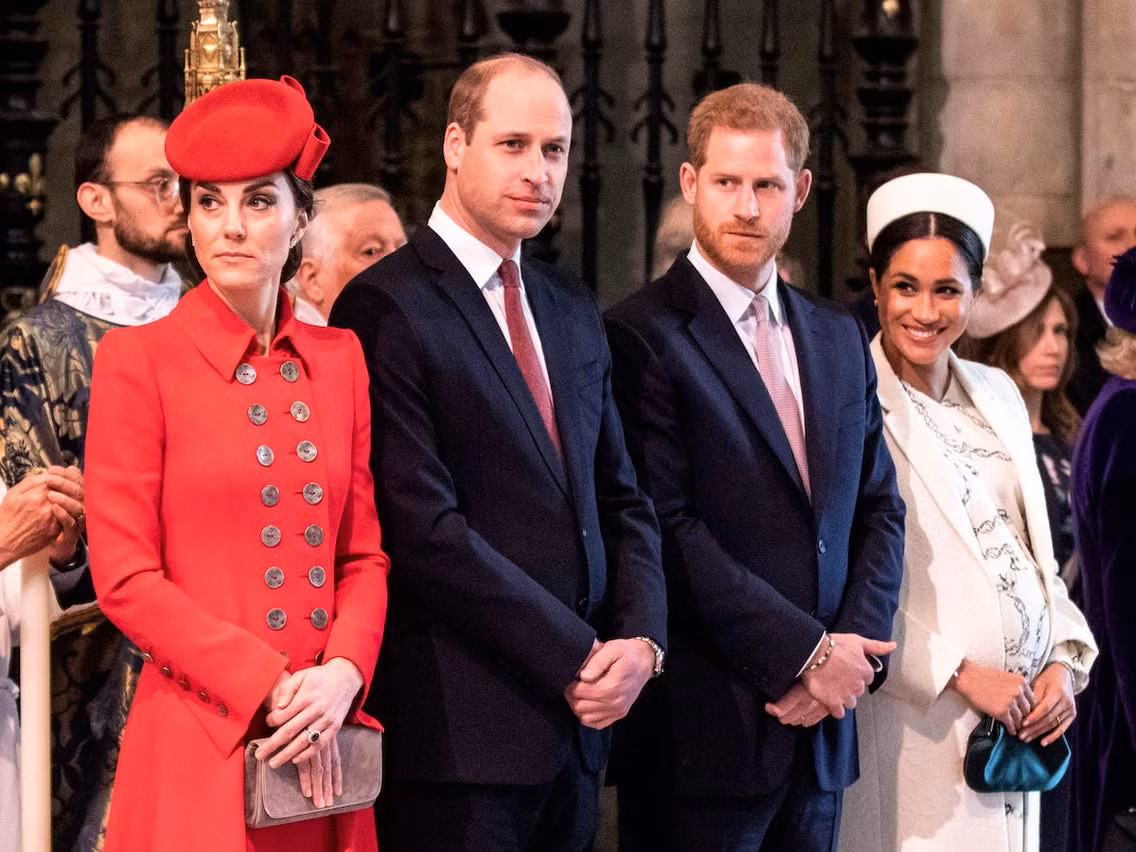 Họ tránh mặc những trang phục quá gợi cảm để không gây ra những pha "lộ hàng" nhạy cảm.