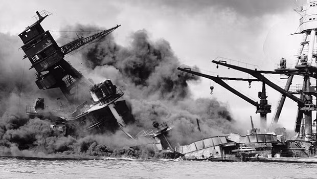 Sau một thời gian bàn bạc và lên kế hoạch, Mỹ triển khai cuộc không kích táo bạo nhằm vào Tokyo để phục thù trận Trân Châu Cảng. Khi ấy trung tá Jimmy Doolittle được chọn làm người lãnh đạo kế hoạch trên.