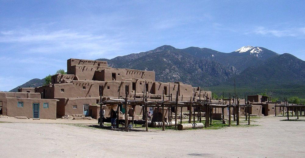 Âm thanh kỳ bí ở thị trấn Taos, New Mexico: Là bí ẩn khó giải lớn của nhân loại, được người dân địa phương gọi là "Taos Hum". Chỉ có khoảng 2% dân số nghe thấy âm thanh này và có các triệu chứng chóng mặt, buồn nôn, đau đầu.