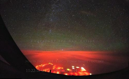 Ánh sáng đỏ xuất hiện trên bầu trời ở Thái Bình Dương: Một số người hoài nghi cho rằng đó là ánh sáng phát ra từ UFO của người ngoài hành tinh, nhưng không có bằng chứng xác thực để chứng minh.