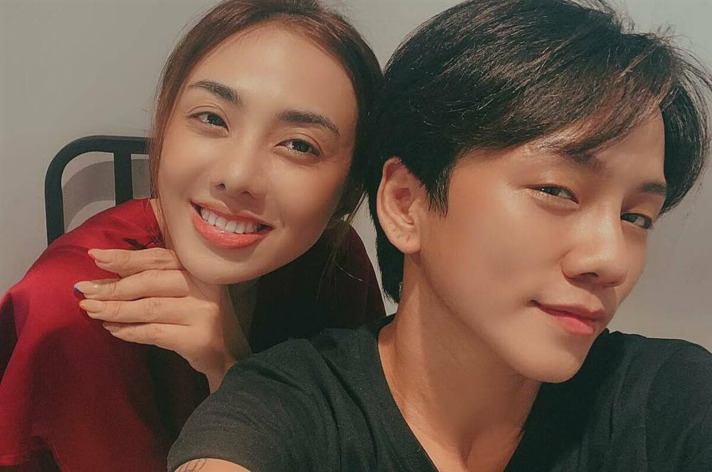 Tinh chuyen gioi cua Miko Lan Trinh lan dau khoe nguc moi phau thuat-Hinh-6